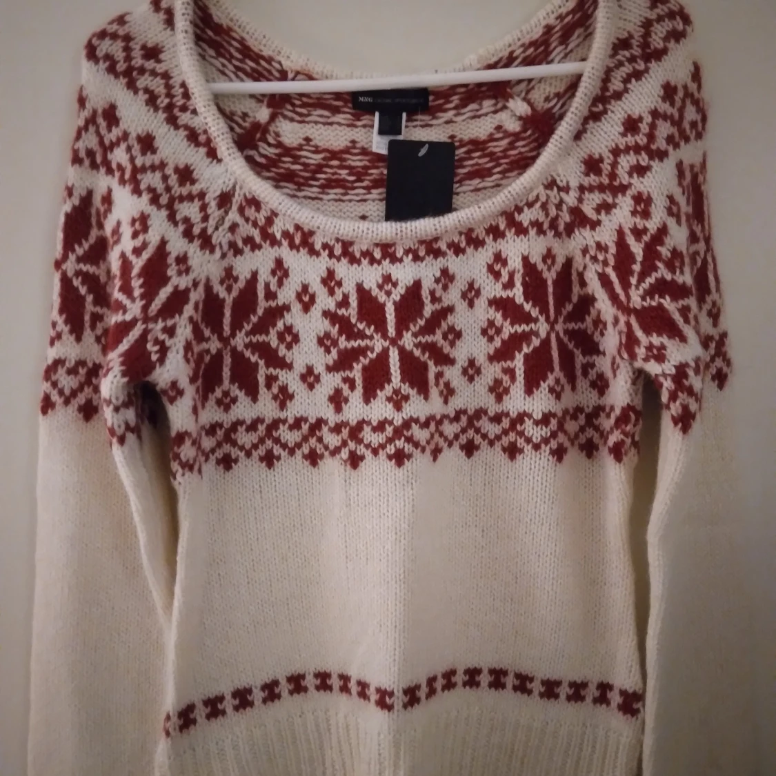 HELT NY Vit och röd stickad tröja / jultröja från Mango / MNG, XS-S