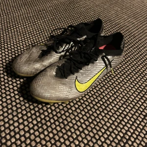 Nike mercurial  - Nike mercurial skor i storlek 45 använda några gånger men är i bra skick 