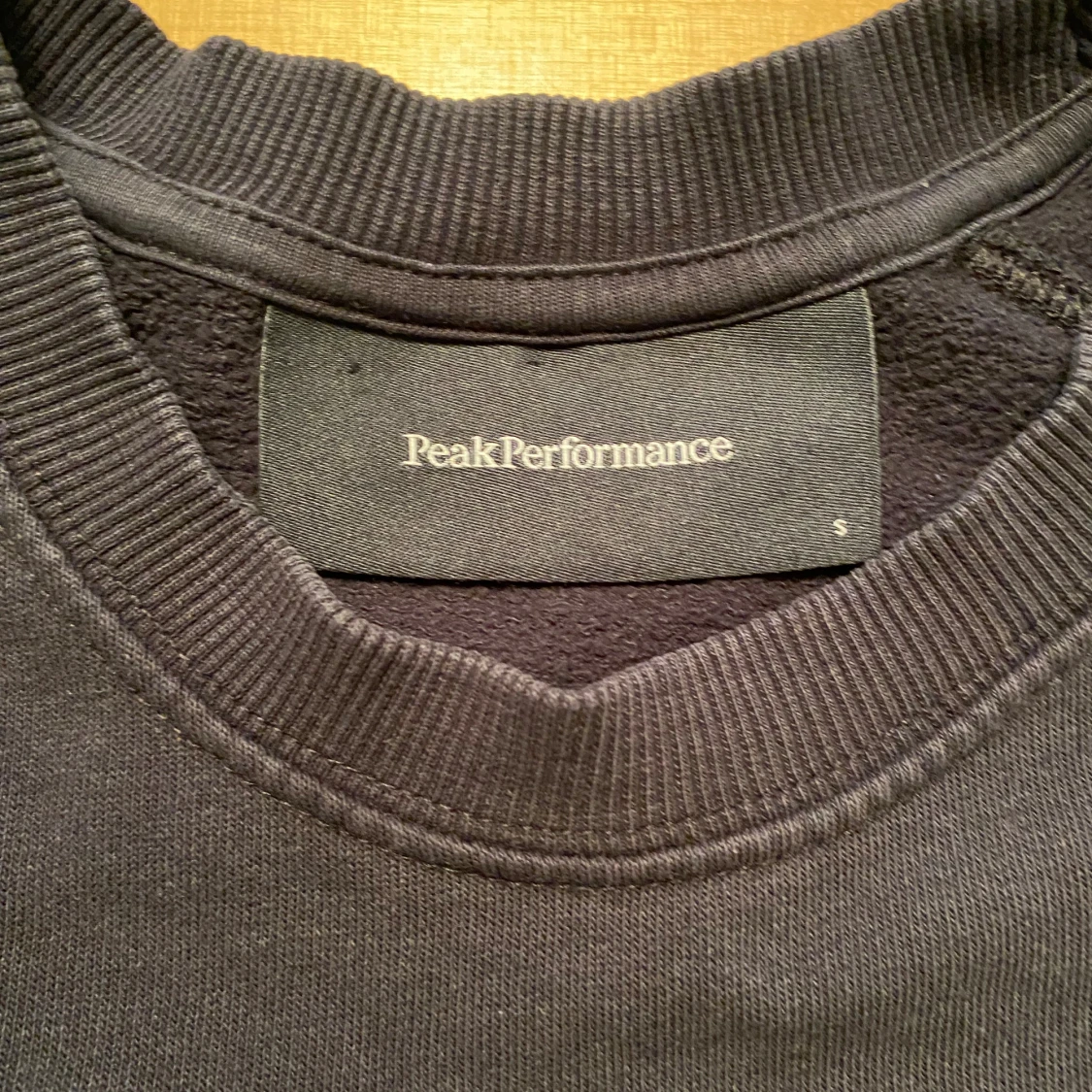 Svart sweatshirt från Peak Performance - 1