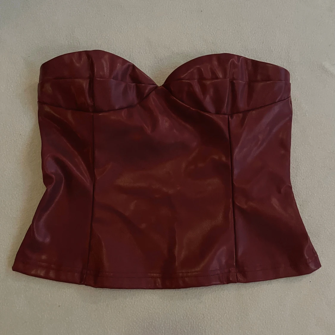 Vinröd skinntopp - 1