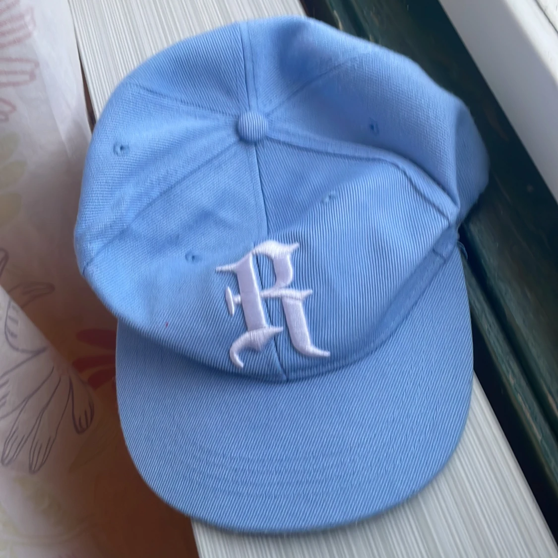 Golden Age ljusblå keps med brodyr