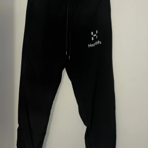 Haglöfs byxor  - Äkta Haglöfs mjukisbyxor. I väldigt bra skick. Storlek: M