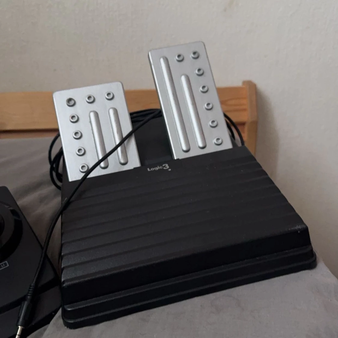 Logic3 Racing Wheel & Pedals - 2