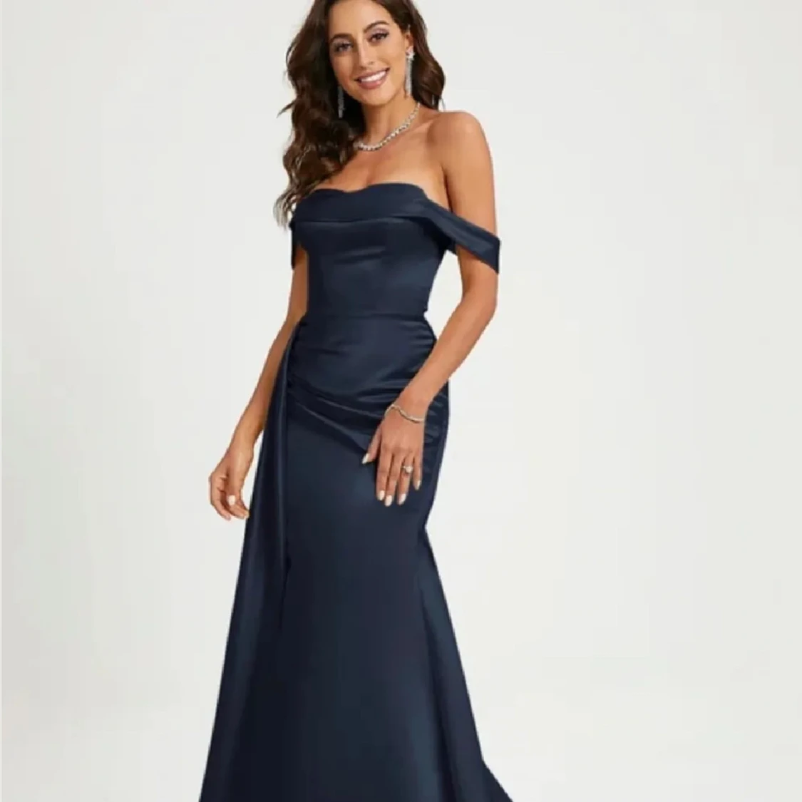 Marinblå långklänning med slits