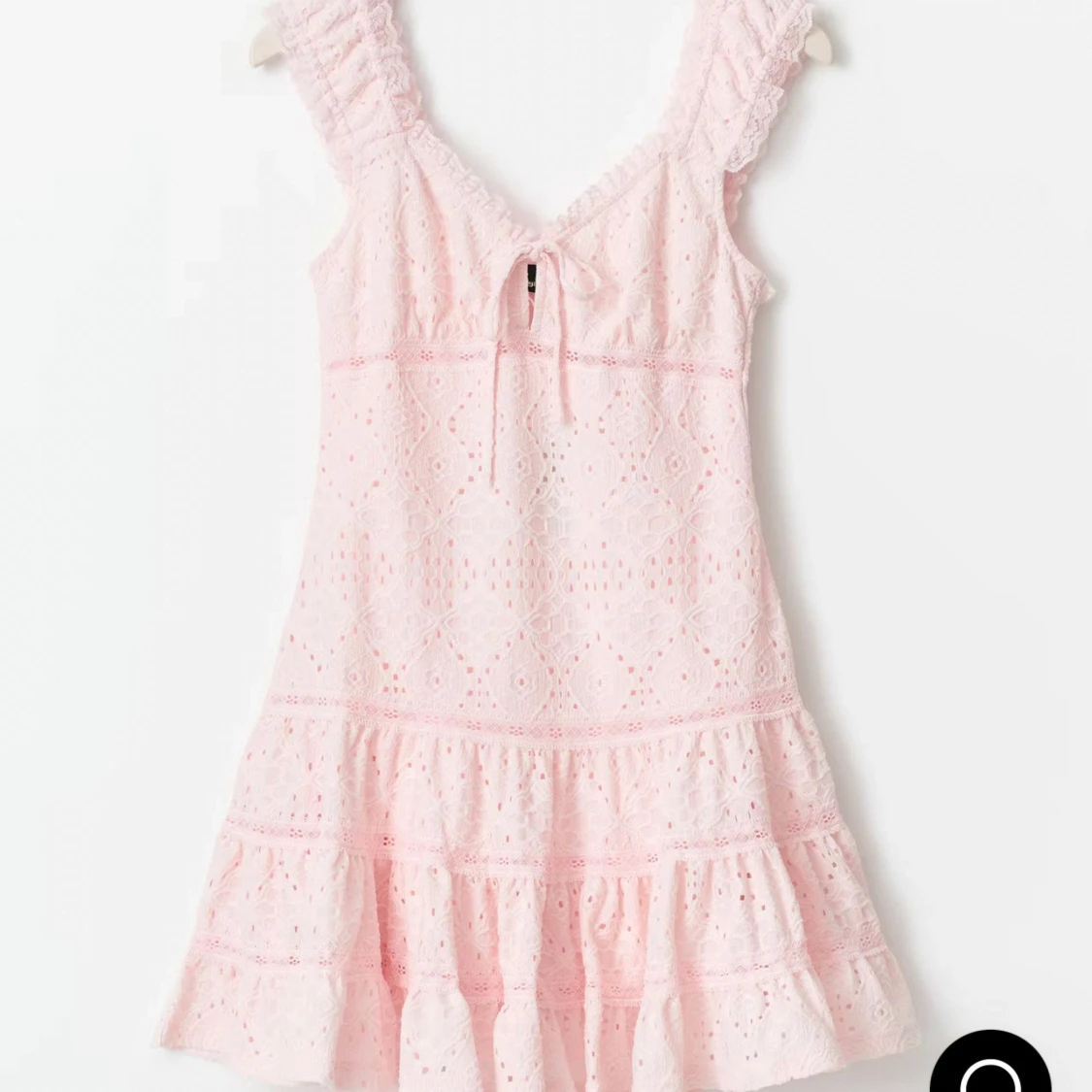 Ljusrosa spetsklänning från Gina Tricot - 1