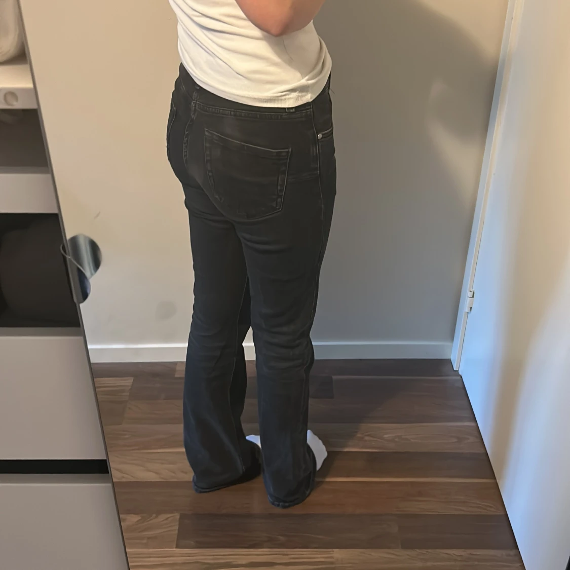 Svarta bootcut jeans - 2