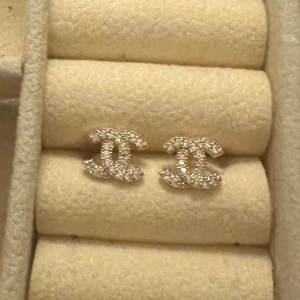 Örhängen med diamanter - Örhängen med diamanter, aldrig använda i nyskick.