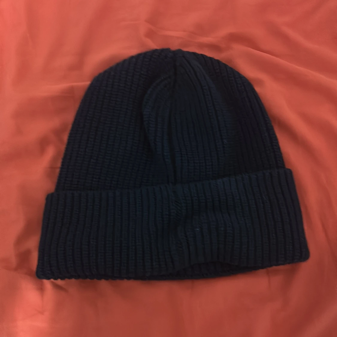 Mörkblå stickad mössa från GANT - 1