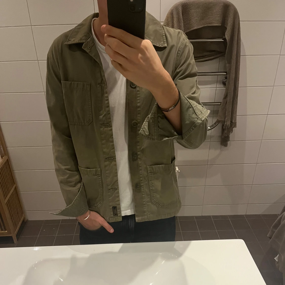 Olivgrön overshirt från Morris