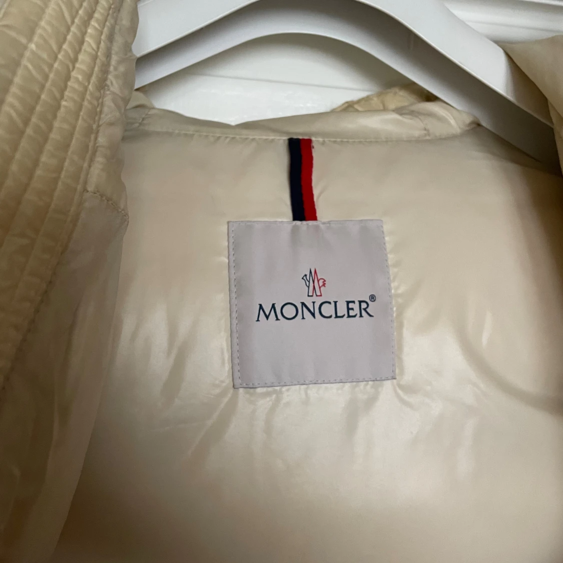 Moncler Alberic vit dunjacka, storlek 4/L  - 2