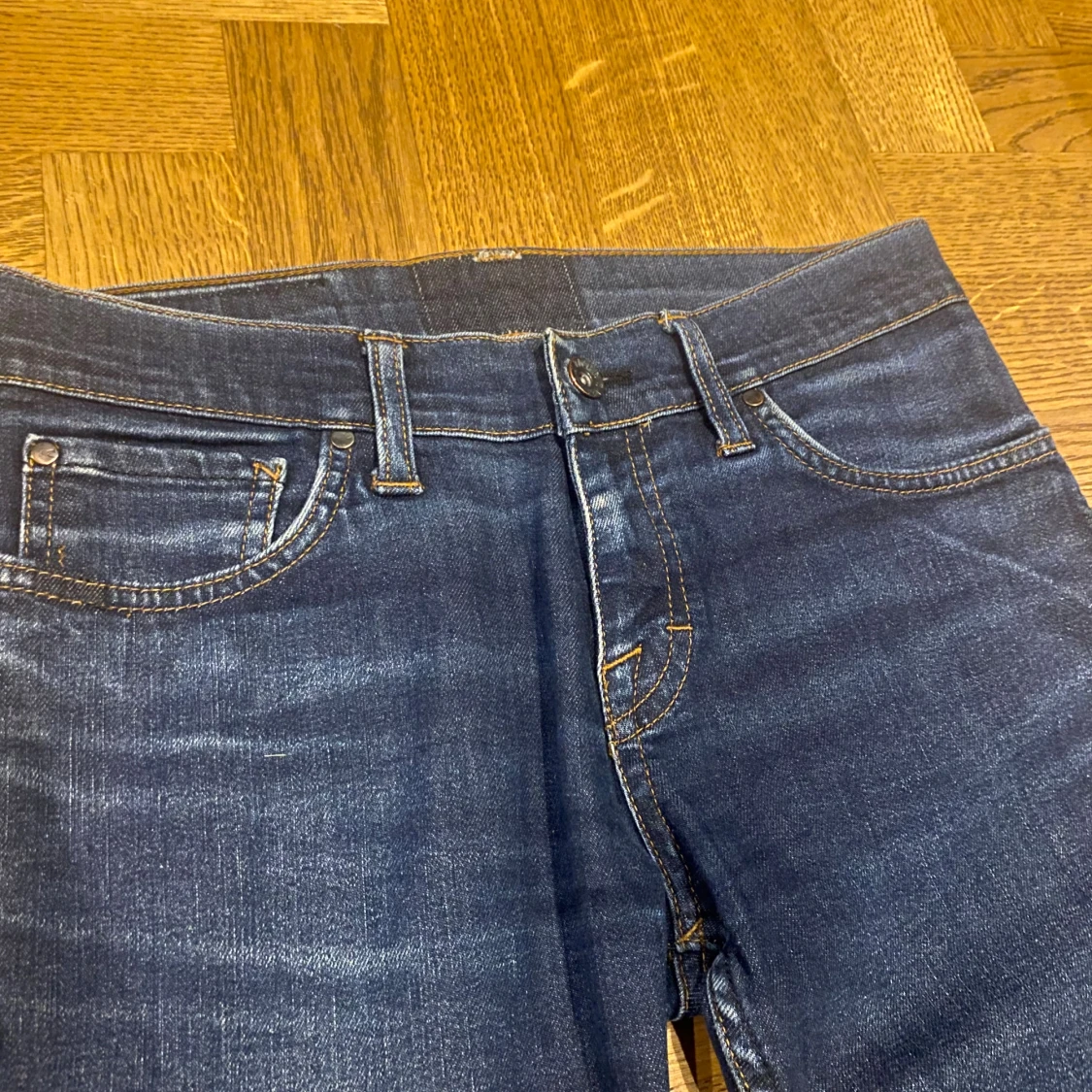 Mörkblå jeans med vit spets - 96 cm innerbenslängd - 3