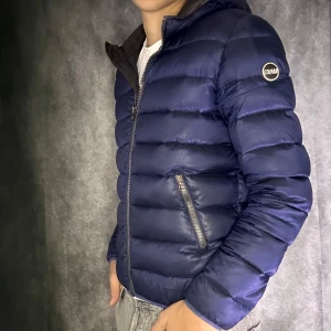 Colmar dunjacka - Mycket fint skick | Size 48 passar S | tål kallt väder, fylld med dun | fraktar spårbart inom 24 timmar |  för att köpa klicka ” köp nu” | vid frågor skriv ett meddelande |