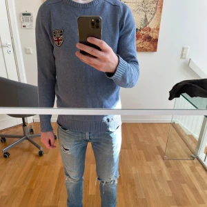 Morris tröja - Morris tröja till salu 🐠 Fint skick och väl omhändertagen Kommer från Simons garderob – en trygg och inbjudande plats för second hand Rökfritt hem Hör av dig vid intresse