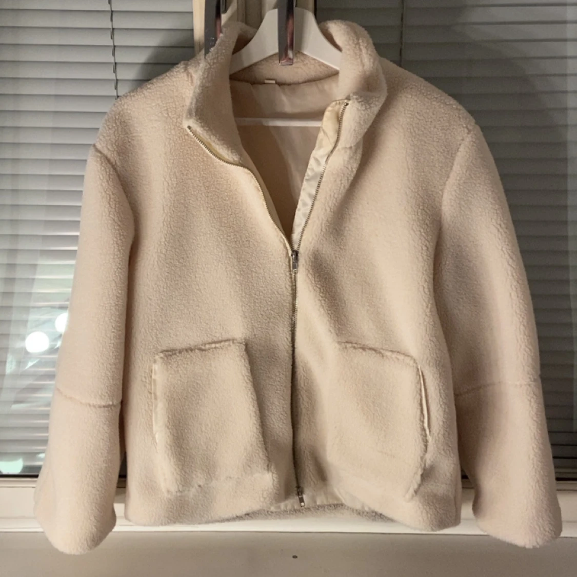 Beige teddyjacka med dragkedja