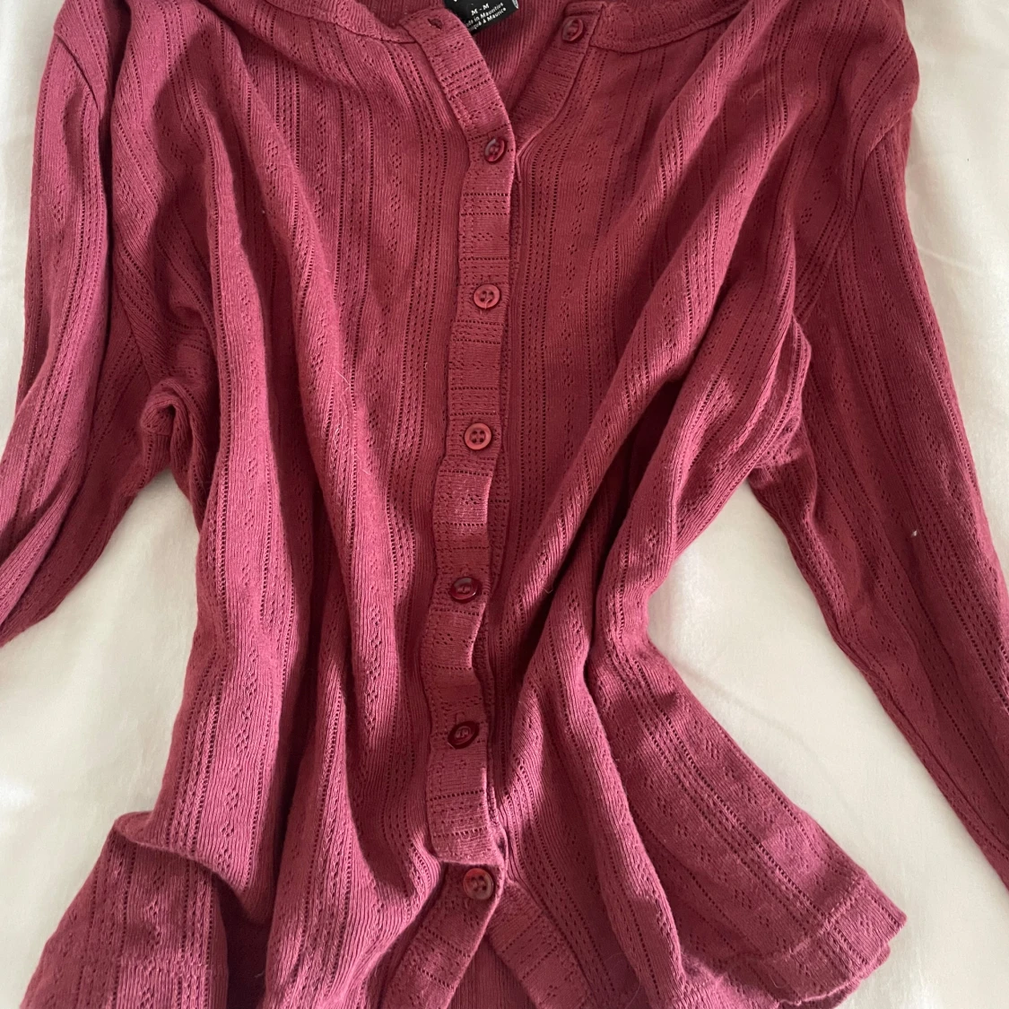 Vinröd kofta från Urban Outfitters