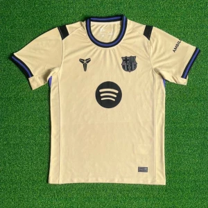 FC Barcelona bortatröja 25-26 - Säljer en helt oanvänd Fc Barcelona bortatröja 25-26. Säljer den för 337! • Färg: beige/blå • Storlek: Alla storlekar finns i princip • Skick: Nytt skick - helt oanvänd