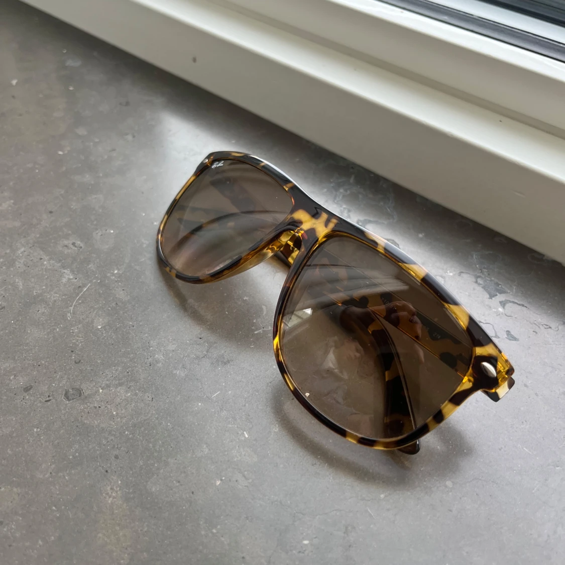 Ray-Ban Wayfarer leopardmönstrade solglasögon - 1