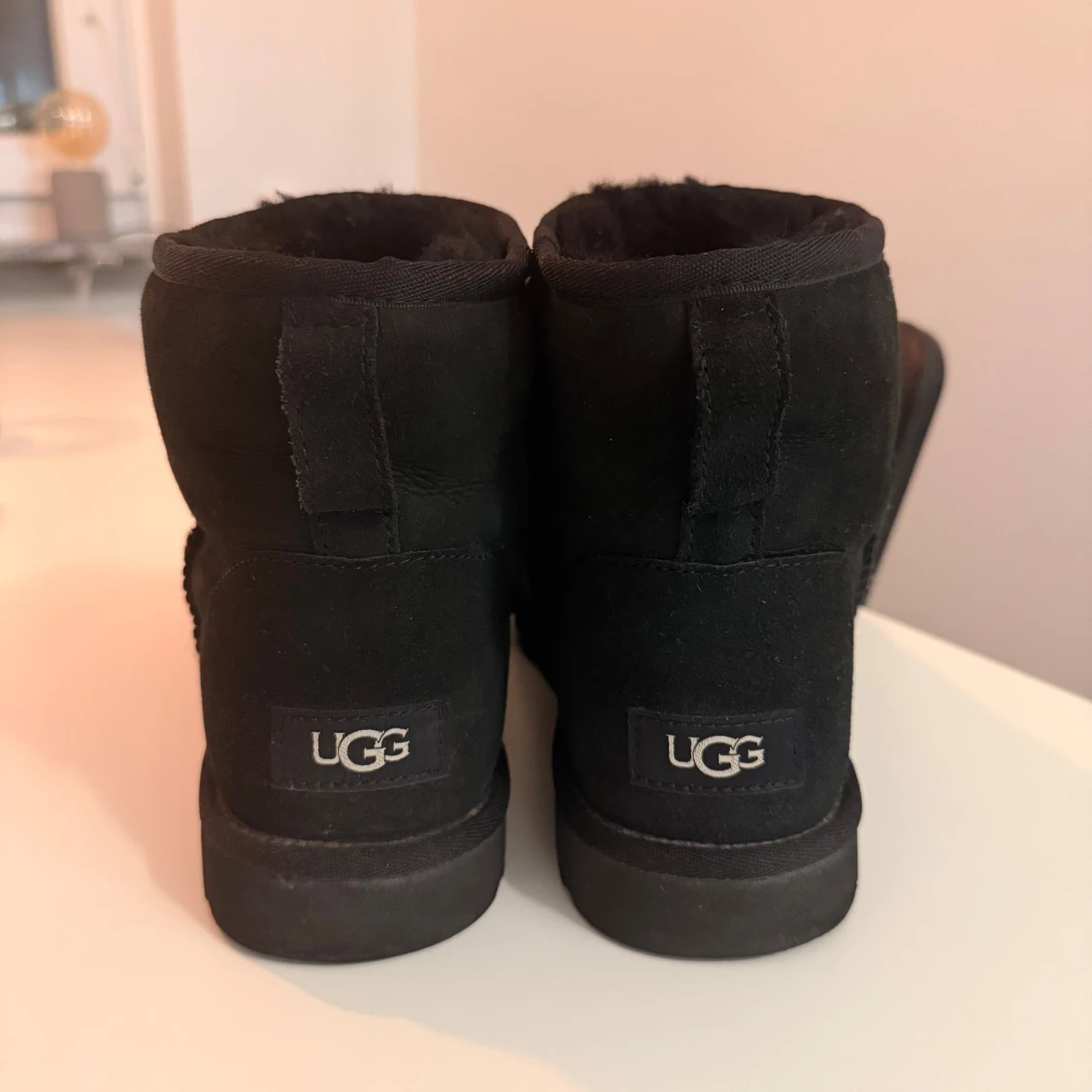 Svarta UGG boots i mocka
