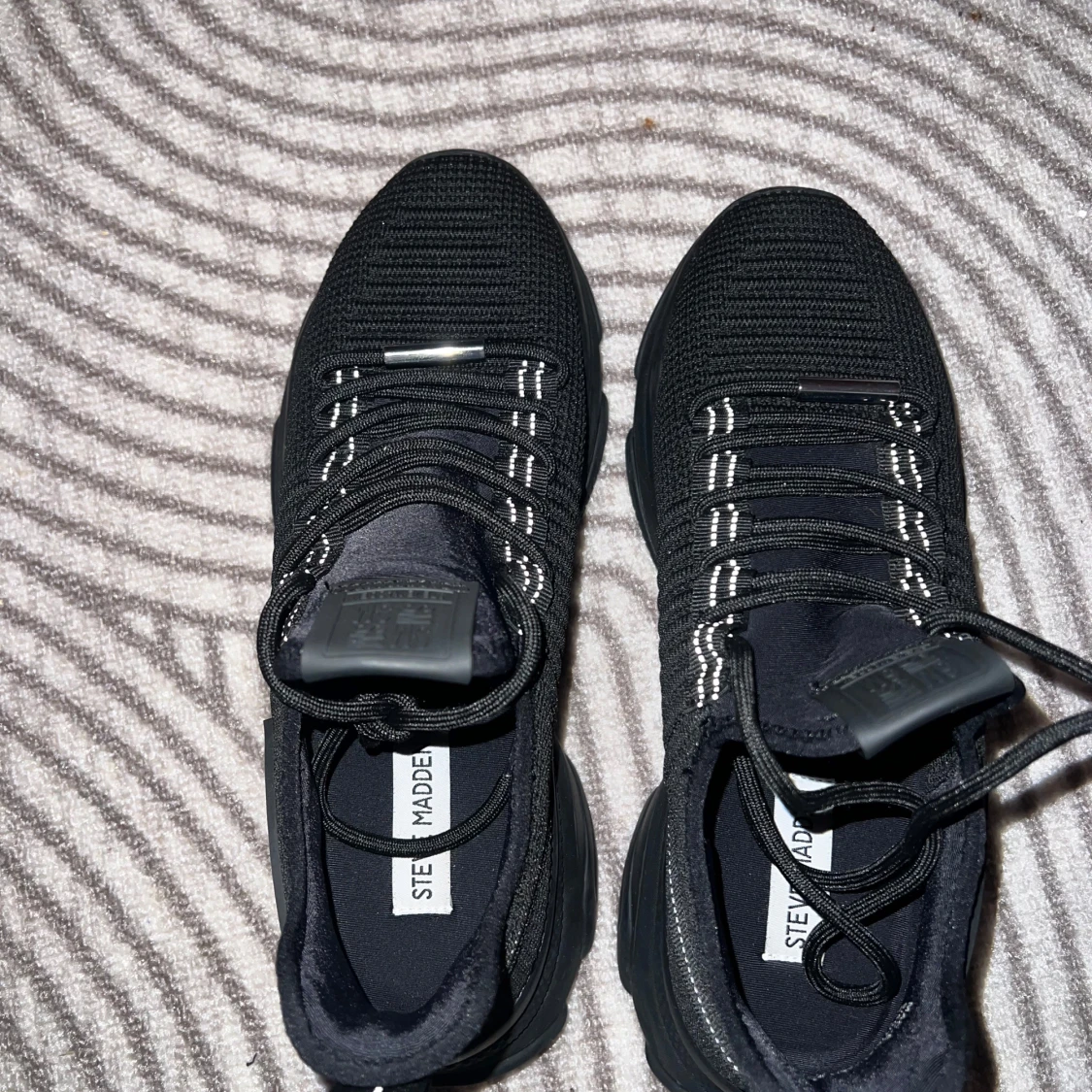 Svarta sneakers från Steve Madden Mac-E