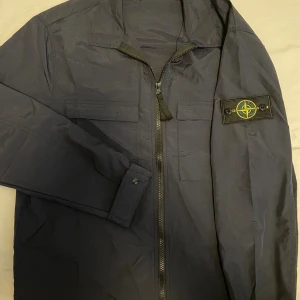 Stone Island overshirt  - Marinblå overshirt från Stone Island 