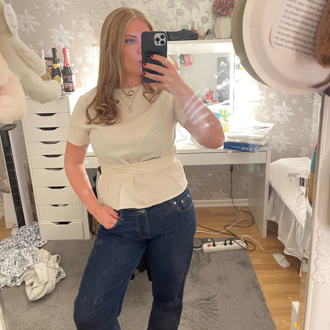 Topp med knytning i midjan