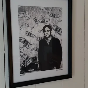 Moneyman poster 30x40cm  - Moneyman poster 30x40cm. Helt ny! Säljs utan ram. 