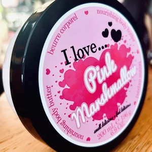  Pink Marshmallow Body Butter från I love…! - Nourishing body butter med doft av Pink Marshmallow från I love…200 ml. Oanvänd.