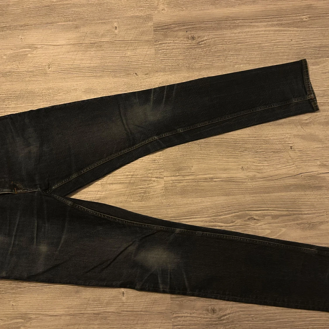 Mörkblå  jeans från Tiger of Sweden  - 2