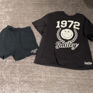 Pyjamas/myssätt - Pyjamas/myssätt shorts och tröja i ett sätt 