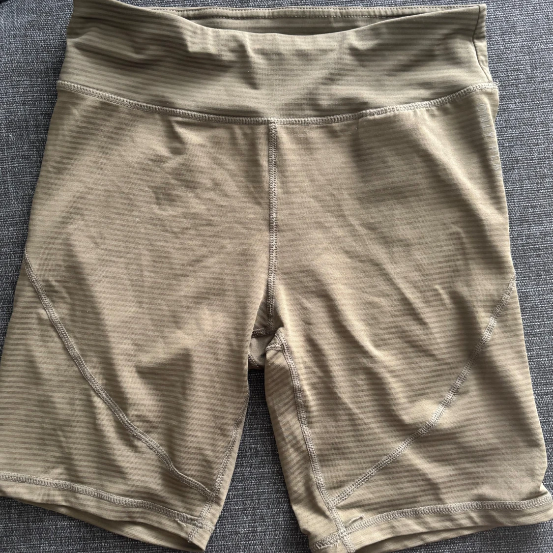 Olivgröna cykelbyxor