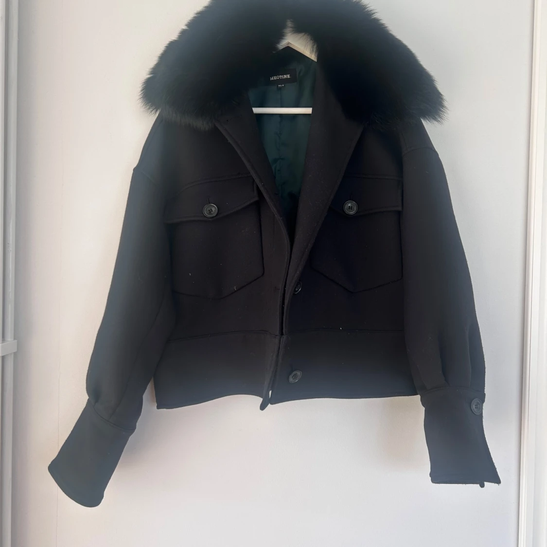 Meotine jacka svart