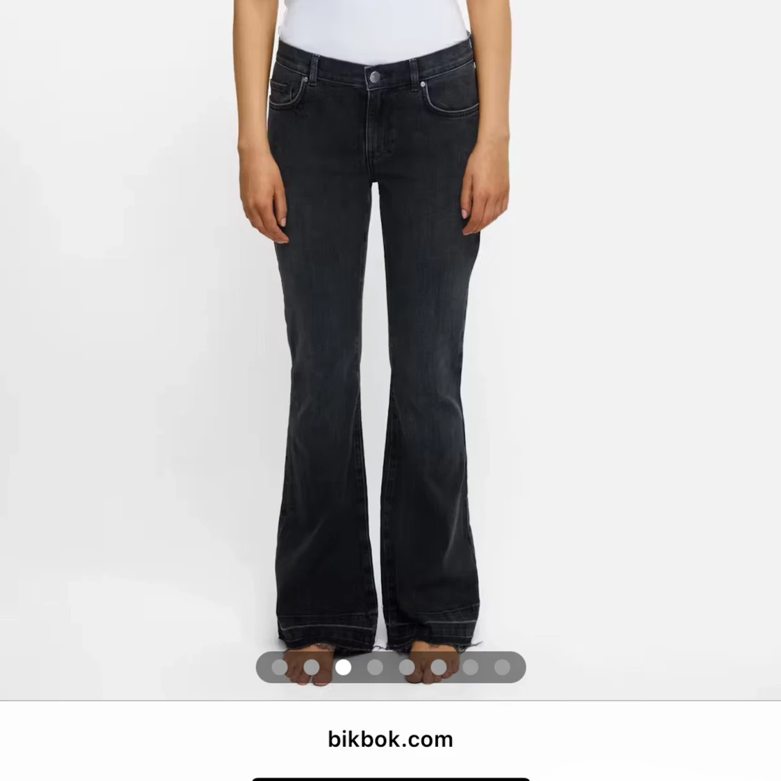 Svarta bootcut jeans från Bik Bok