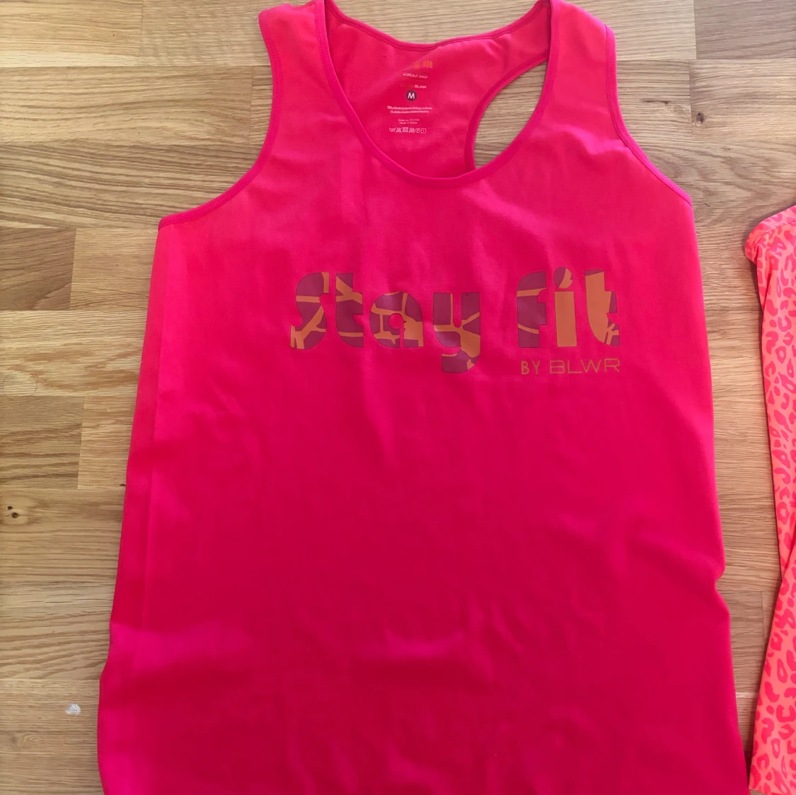 Två träningslinnen i neonrosa - 1