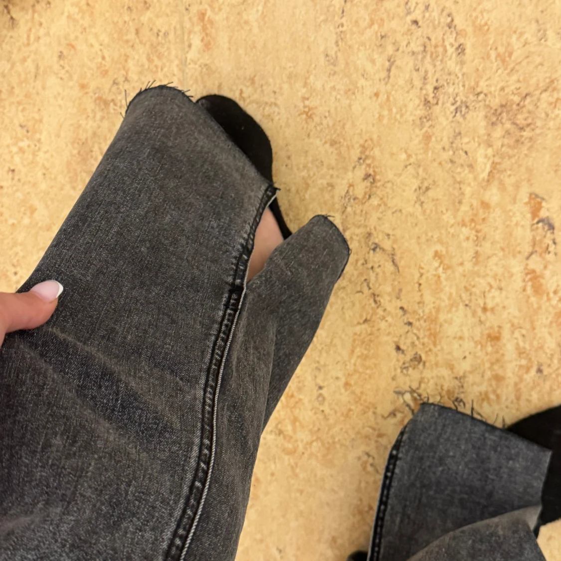 Gråa bootcut jeans med slits - 3