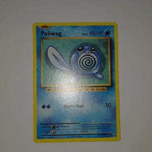 Poliwag - Samlarkort från Pokémon med Poliwag, en vatten-Pokémon. Perfekt för dig som gillar att samla, byta eller spela Pokémonkort! Kortet har en cool design och är ett måste för alla fans. Utgiven 2016.