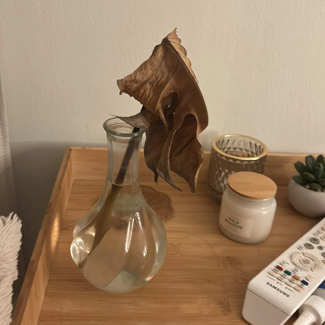 Fin ytlig vas med fin blomma - 1