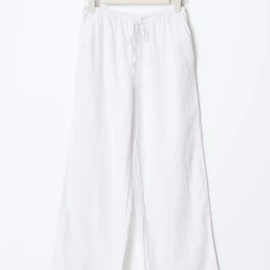 Vita linnebyxor från Gina Tricot  - Säljer ett par vita linnebyxor från Gina Tricot i storlek S. 