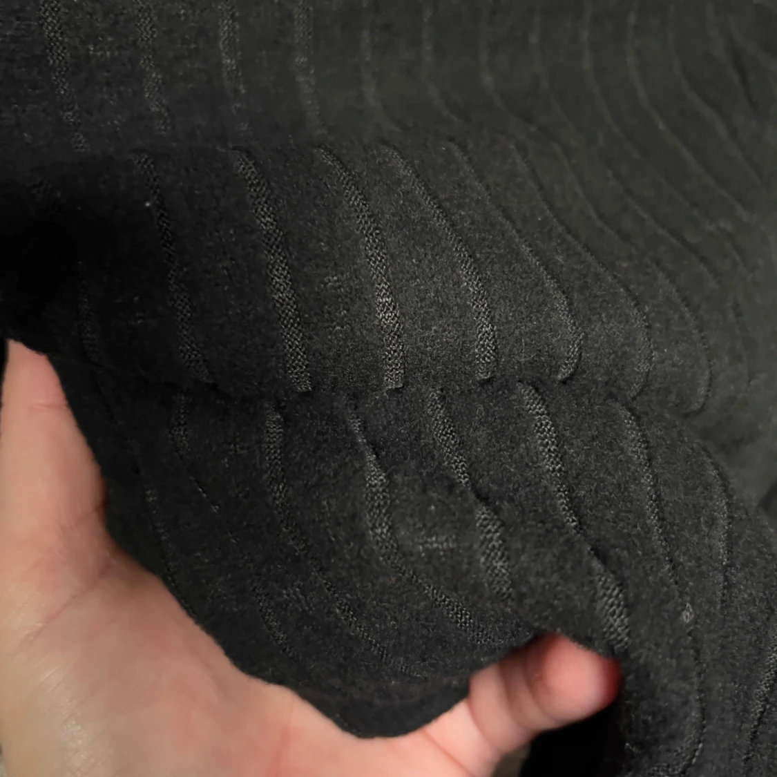 Svart ribbad långärmad topp - 2