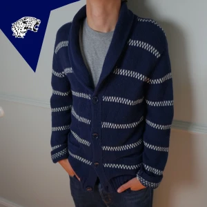 FILIPPA K CARDIGAN - Snygg Filippa K cardigan | Skick: 8.5/10 | Strl: Står M (Passar L) | Modellen är 182 cm | Hör av dig vid intresse eller om du undrar någonting! 