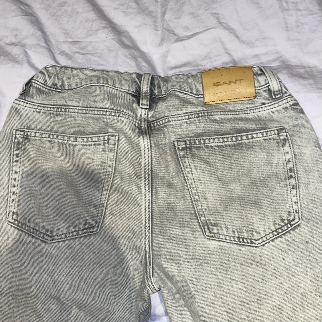 Grå jeans från GANT med raka ben - 2