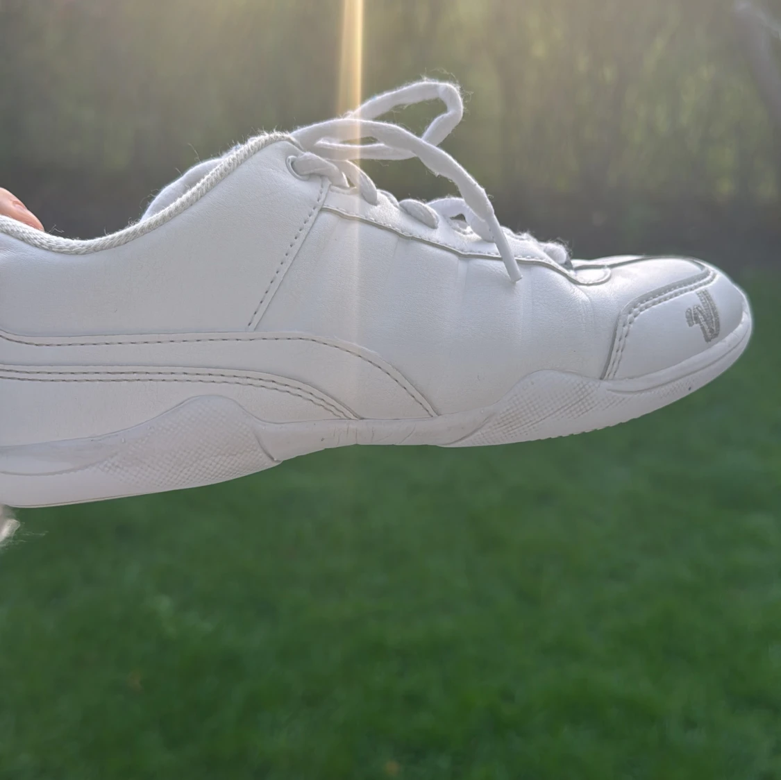 Vita cheer sneakers från Varsity - 1