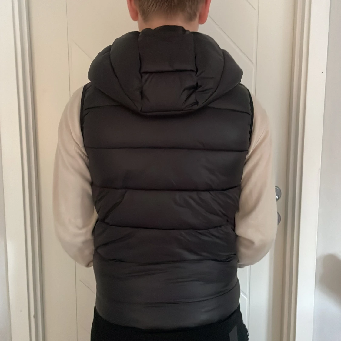 Svart dunväst från Champion med huva - 1