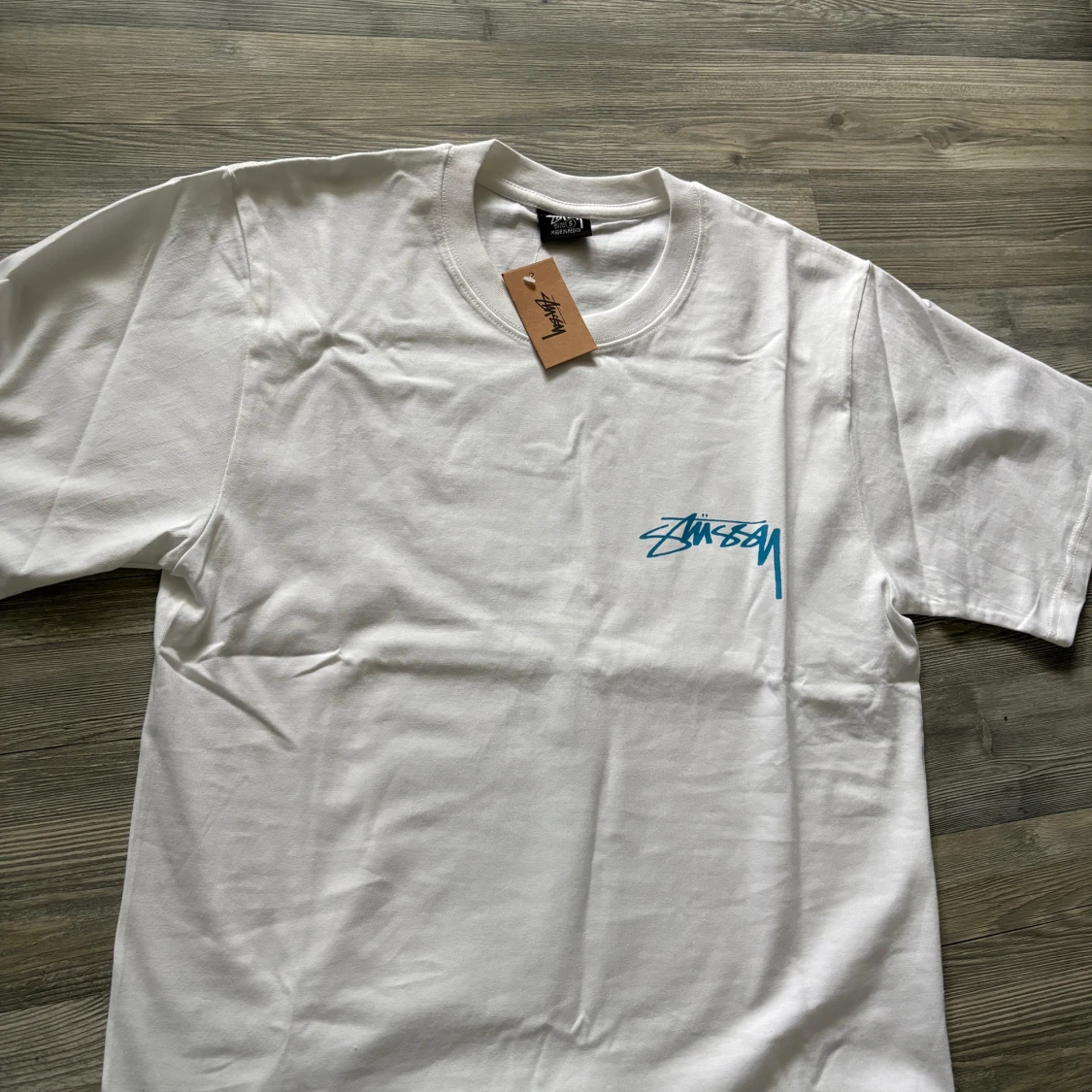 Vit Stüssy t-shirt med blå print - 1