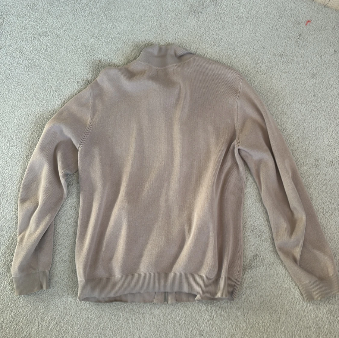 Beige kofta med dragkedja från Riley - 1