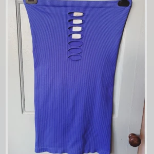 Klänning - Säljer en helt ny blå ribbad klänning från Urban outfitters💜köpte för 350 men valde fel strl