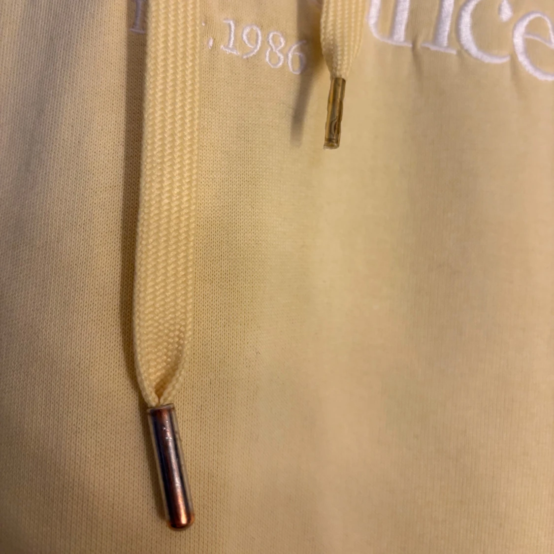 Gul hoodie från Peak Performance - 1