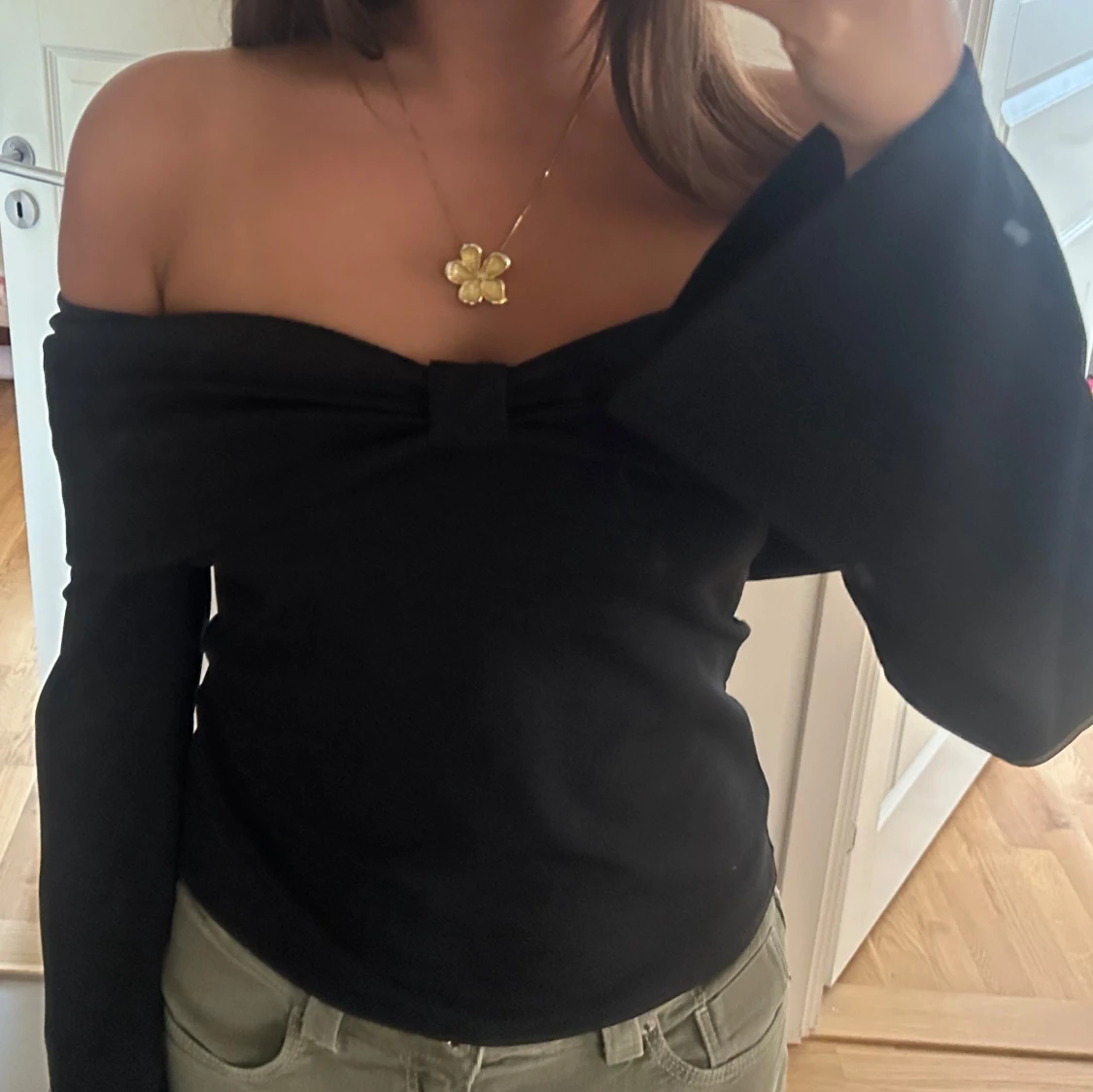 Off shoulder blus - 1