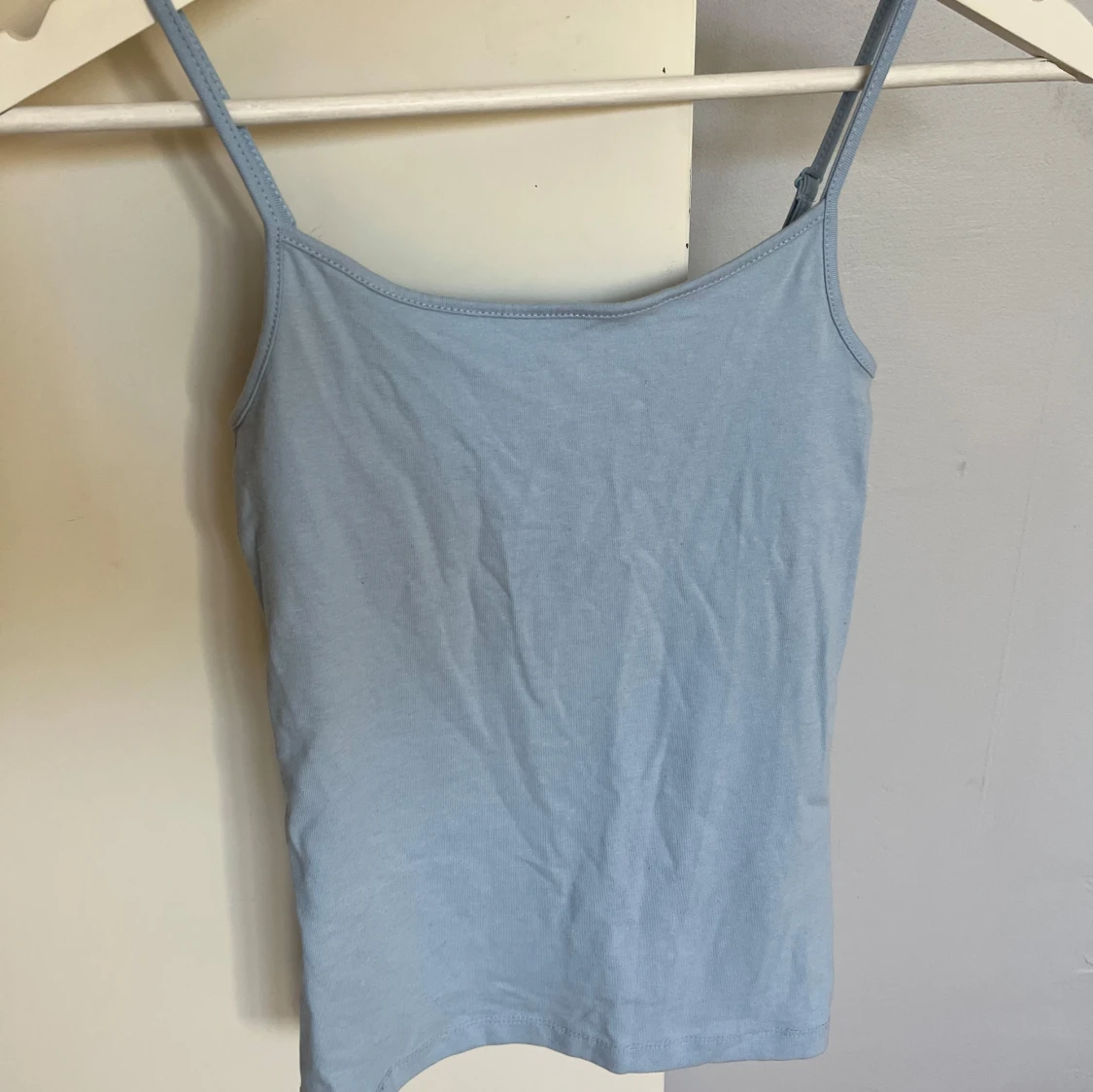 Ljusblå enkel linnetopp