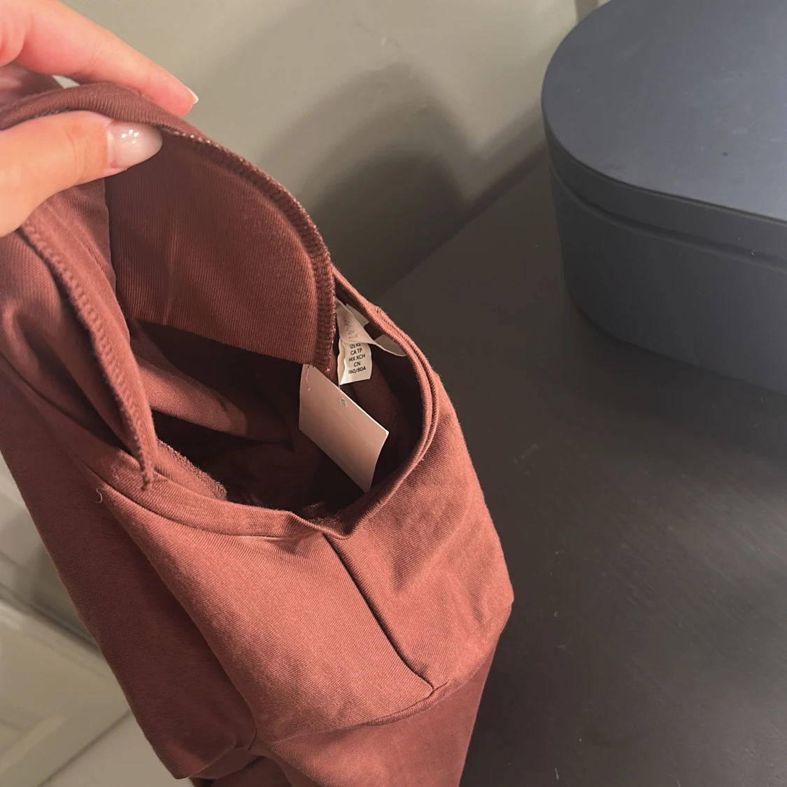 Vinröd topp med knytning - 2