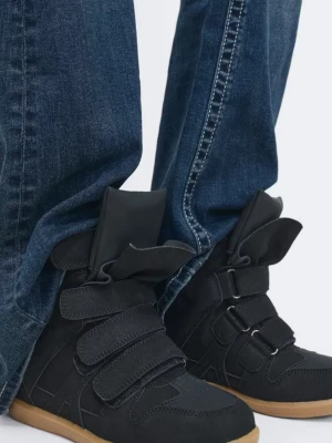 Svarta sneakers med kardborre och hög plös - Säljer ett par svarta sneakers med kilklack Isabel marant inspirererade,helt ny!st 37.slutsålda!